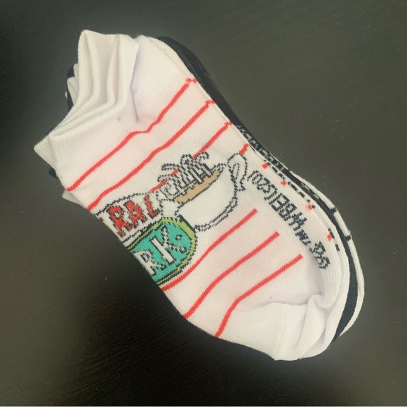 NWT Set of 5 FRIENDS Socks Womens - Picture 6 of 6